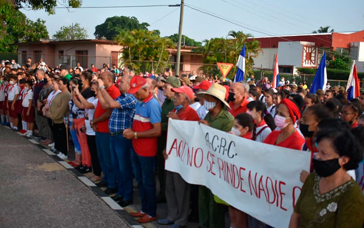 Presidencia del acto por el natalicio de Antonio Maceo y Ernesto Che Guevara.