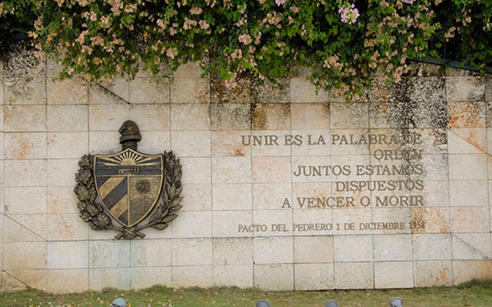 Frase del Pacto del Pedrero, en el Mausoleo Frente Las Villas.