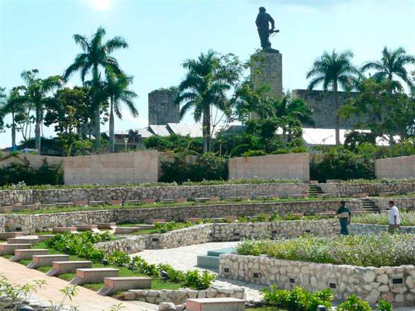 Mausoleo Frente Las Villas.