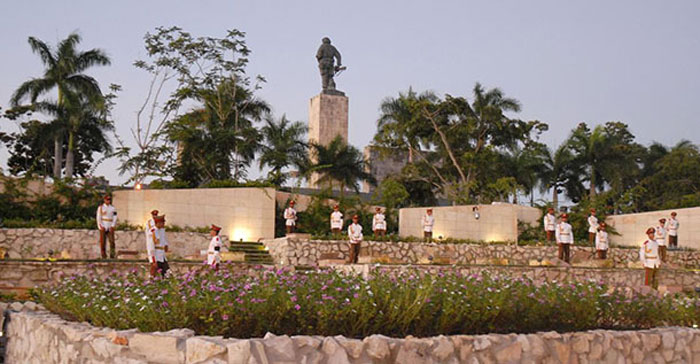 Primera ceremonia que dejó inaugurado el Mausoleo Frente Las Villas, el 8 de octubre de 2009.