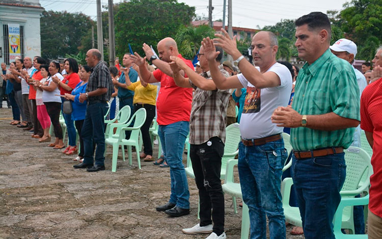 Dirección de la provincia Villa Clara preside el acto de homenaje por el aniversario 95 del natalicio de Abel Santamarí­a.