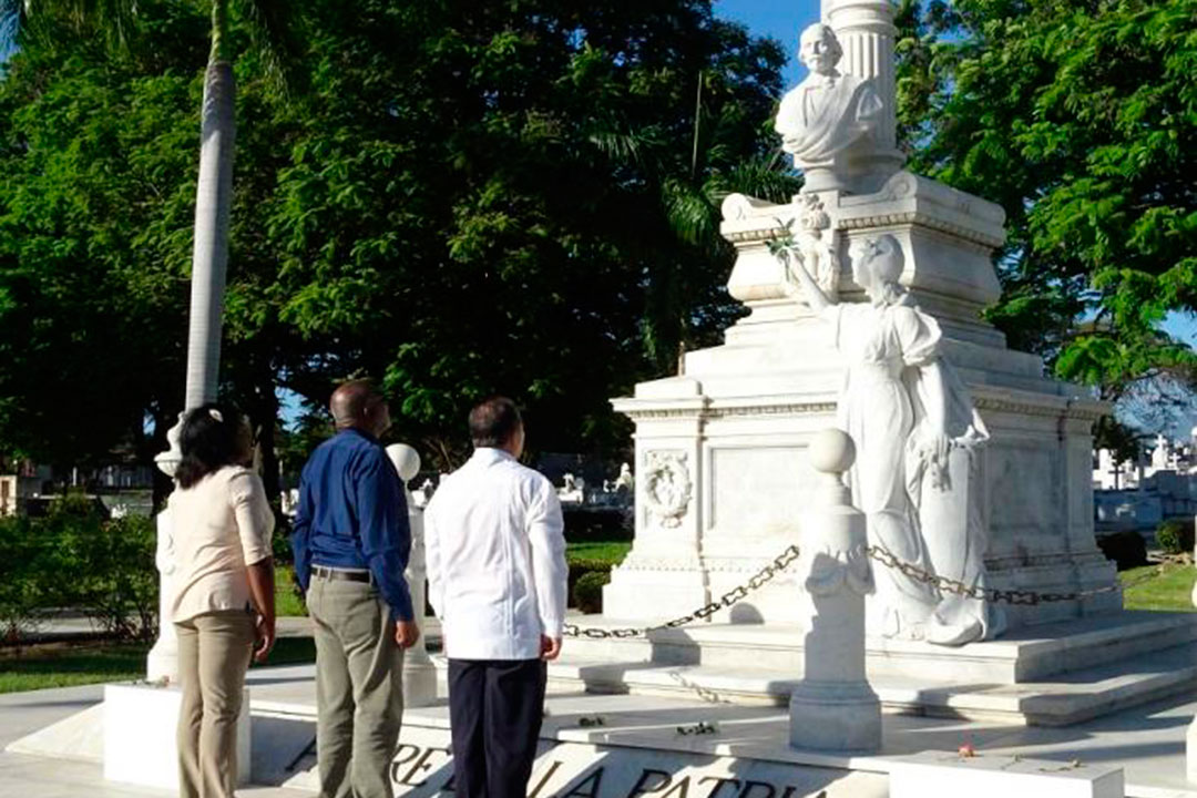 Vicepresidente de Cuba, Salvador Valdés Mesa, rinde tributo a Carlos Manuel de Céspedes, el Padre de la Patria.