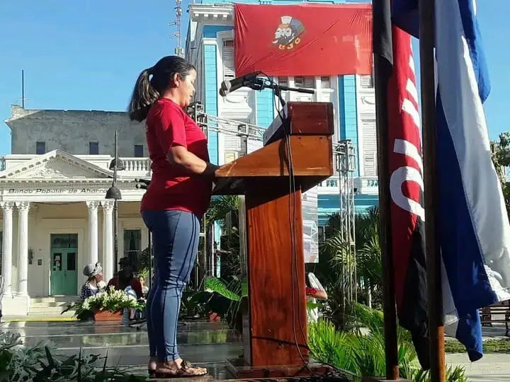 En nombre de las nuevas generaciones habló la periodista Lisandra González Machado. (Foto: Tomada del perfil de Facebook de la CMHW).