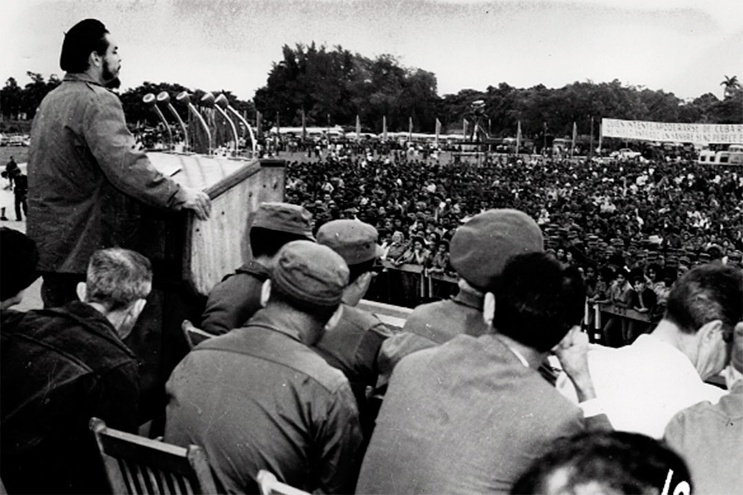 Ernesto Che Guevara pronuncia discurso en homenaje a Antonio Maceo.