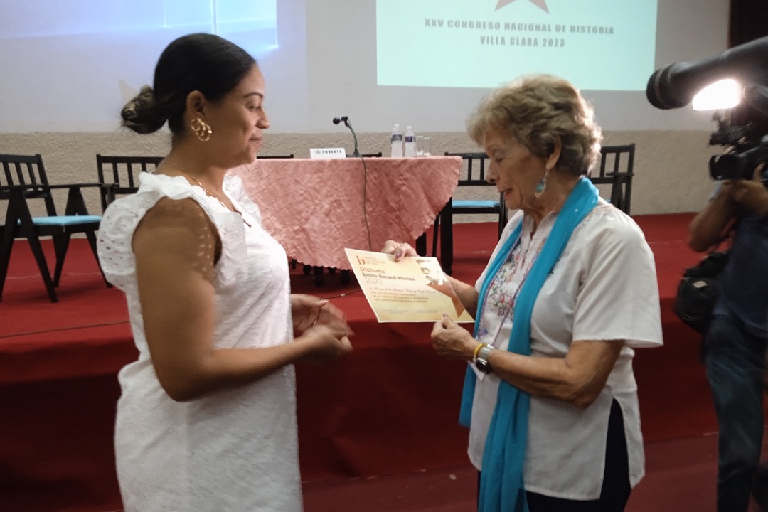 Entrega de reconocimientos a personalidades e instituciones vinculadas a la Historia en Sagua la Grande.