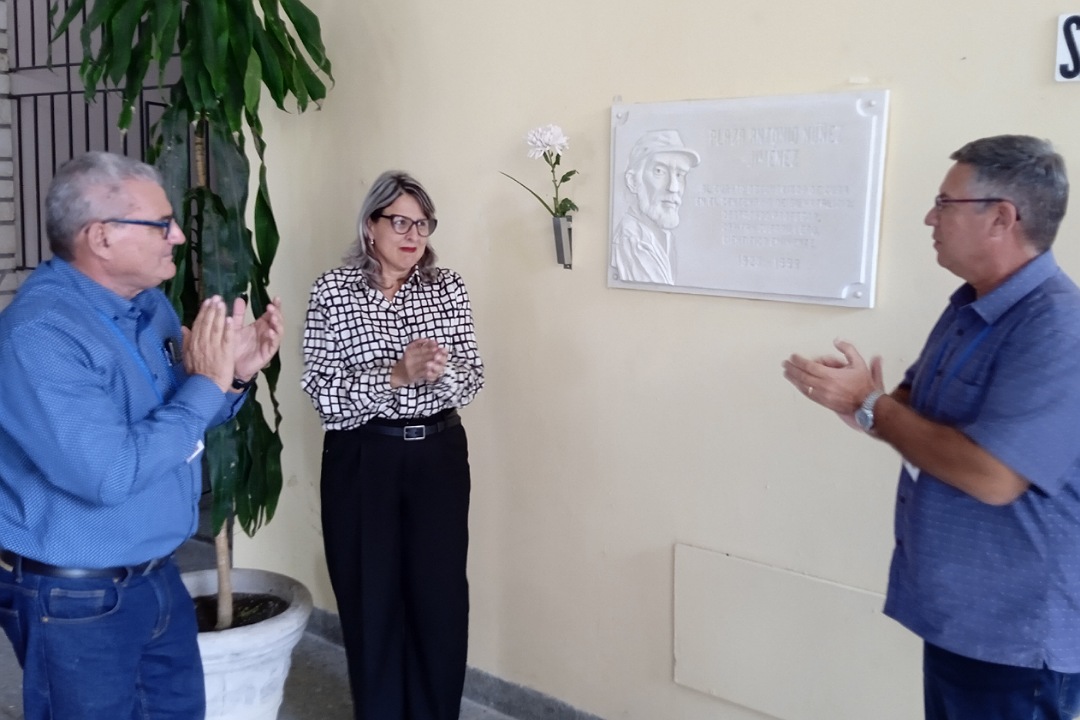 En la UCLV se develó una tarja que da nombre a la Plaza Antonio Núñez Jiménez, en homenaje al inolvidable científico y revolucionario cubano. 