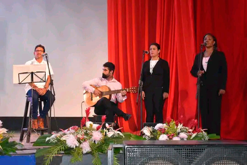 Momento cultural en el acto por el aniversario 65 de la batalla de Santa Clara y del triunfo de la Revolución.