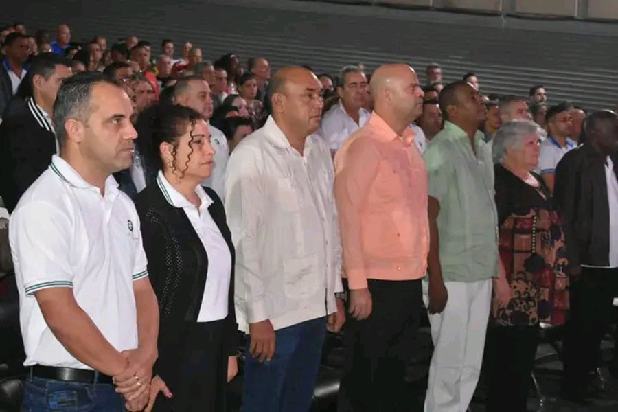 Presidencia del acto por el aniversario 65 de la batalla de Santa Clara y del triunfo de la Revolución cubana.