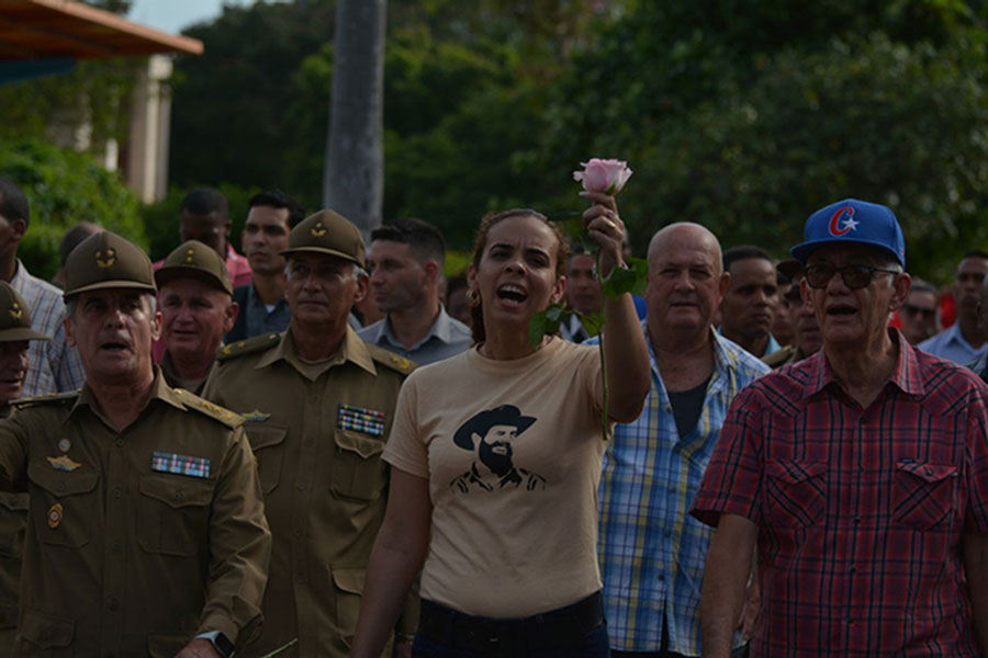 Primera secretaria de la UJC en la peregrinación en homenaje a Camilo Cienfuegos.