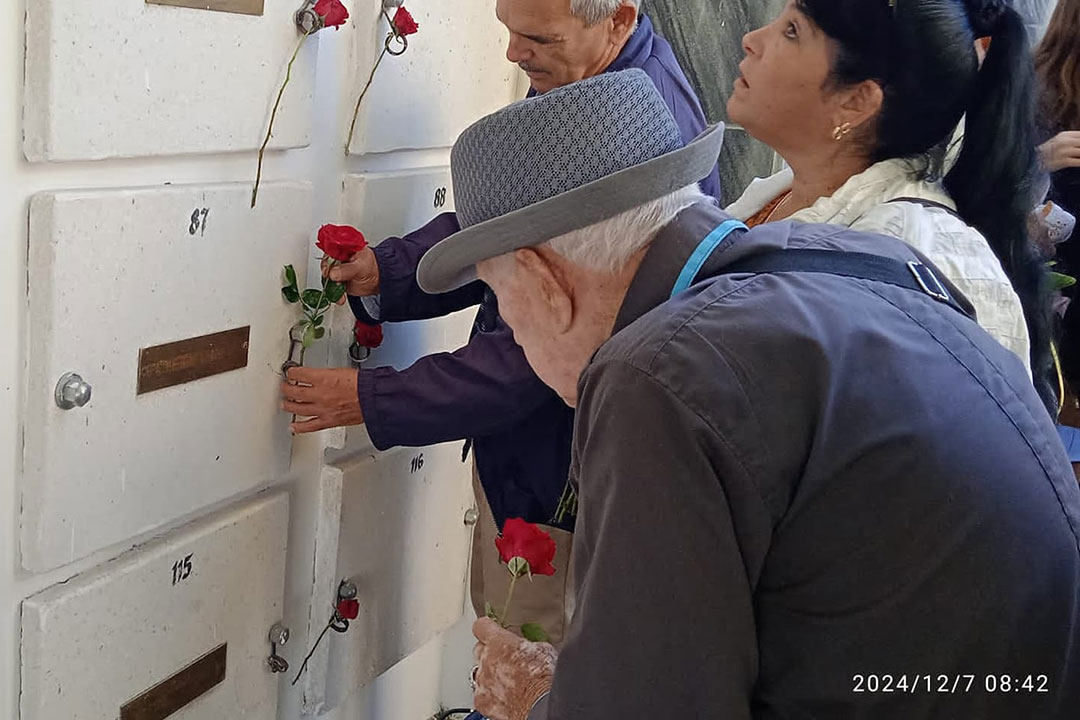 Familiares rinden tributo a internacionalistas caídos.