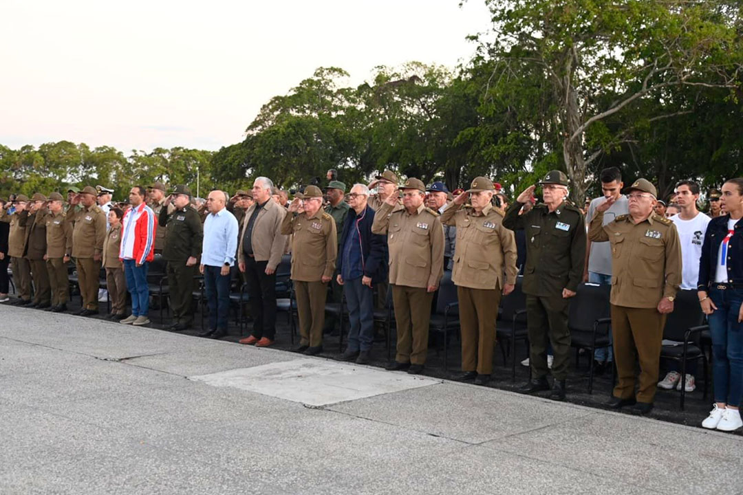 Presidencia del acto y ceremonia militar, encabezaa por el presidente, Miguel Díaz-Canel.