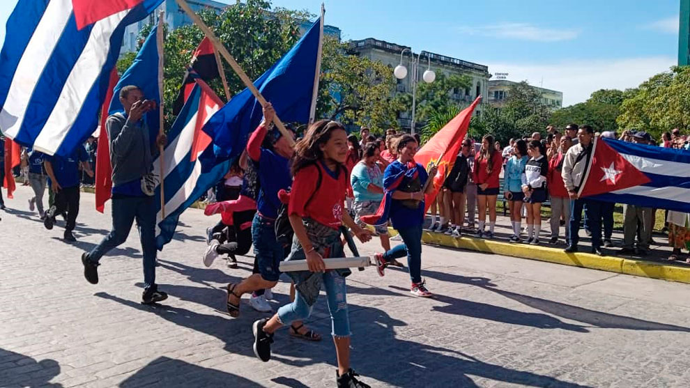 Jóvenes participantes en la reedición de la Caravana de la Libertad, en Santa Clara.