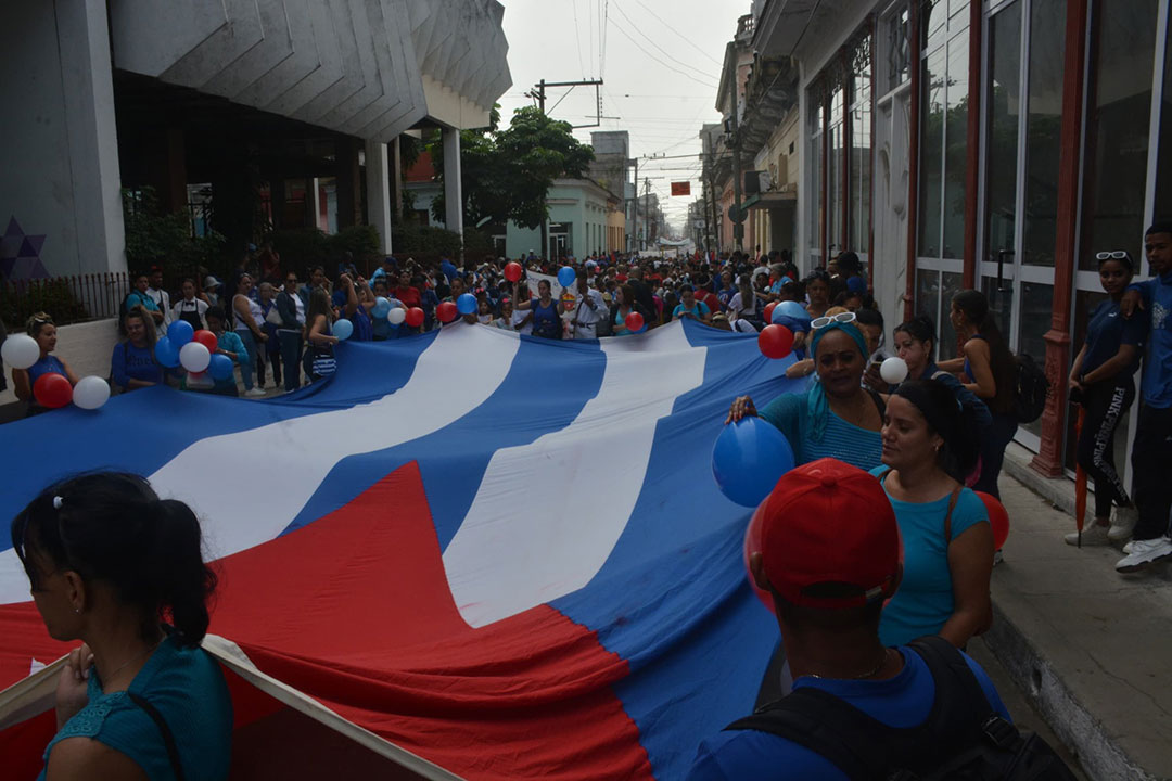 Bandera cubana en Parada Martiana.