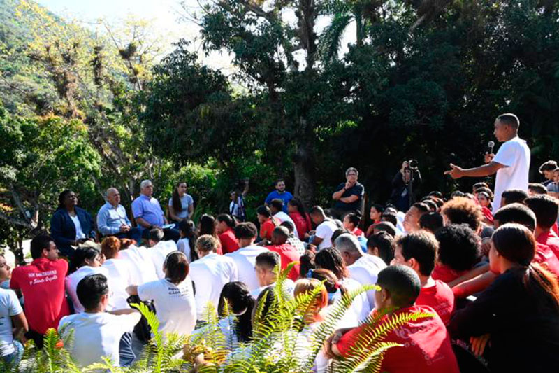 Presidente, Miguel Díaz-Canel, dialoga con jóvenes en San Lorenzo, lugar donde cayó Carlos Manuel de Céspedes, el Padre de la Patria.