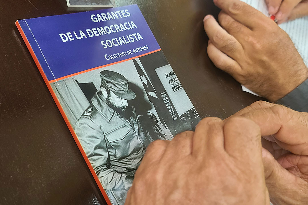 Portada del libro Garantes de la Democracia Socialista.