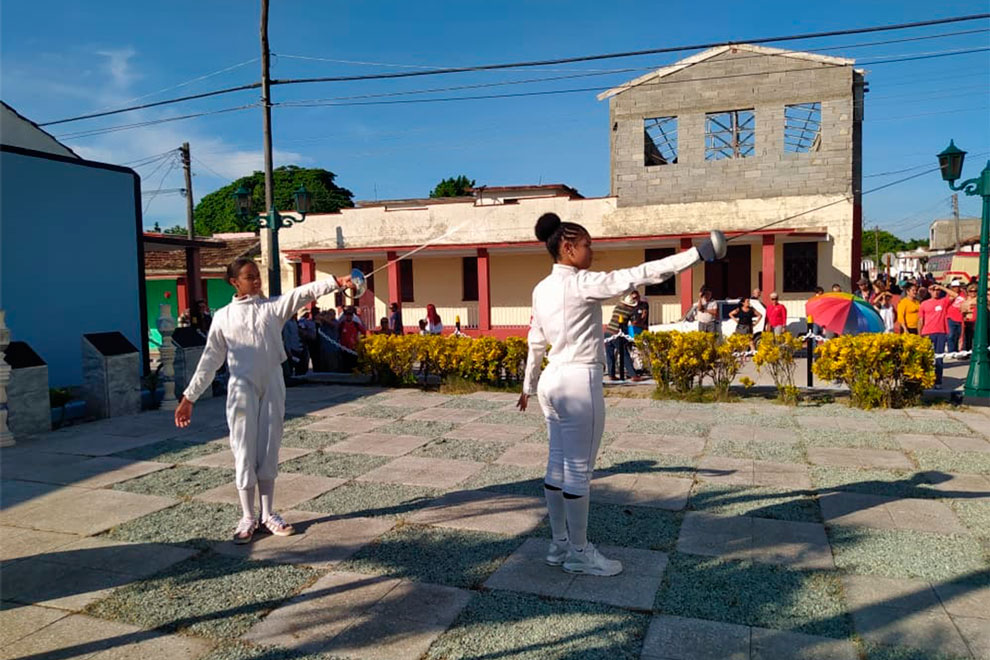 Homenaje a los esgrimistas fallecidos en el sabotaje al avión de Cubana, el 6 de octubre de 1976.
