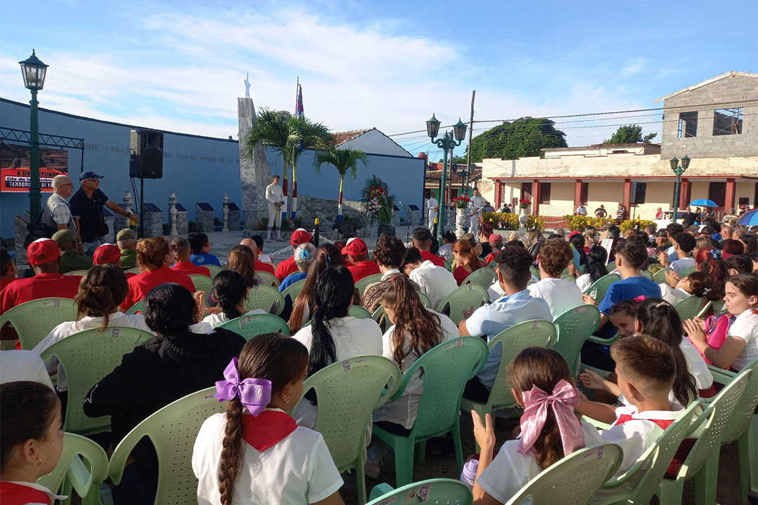 Acto provincial de Villa Clara en homenaje a los mártires del sabotaje contra el avión de Cuba en Barbados.