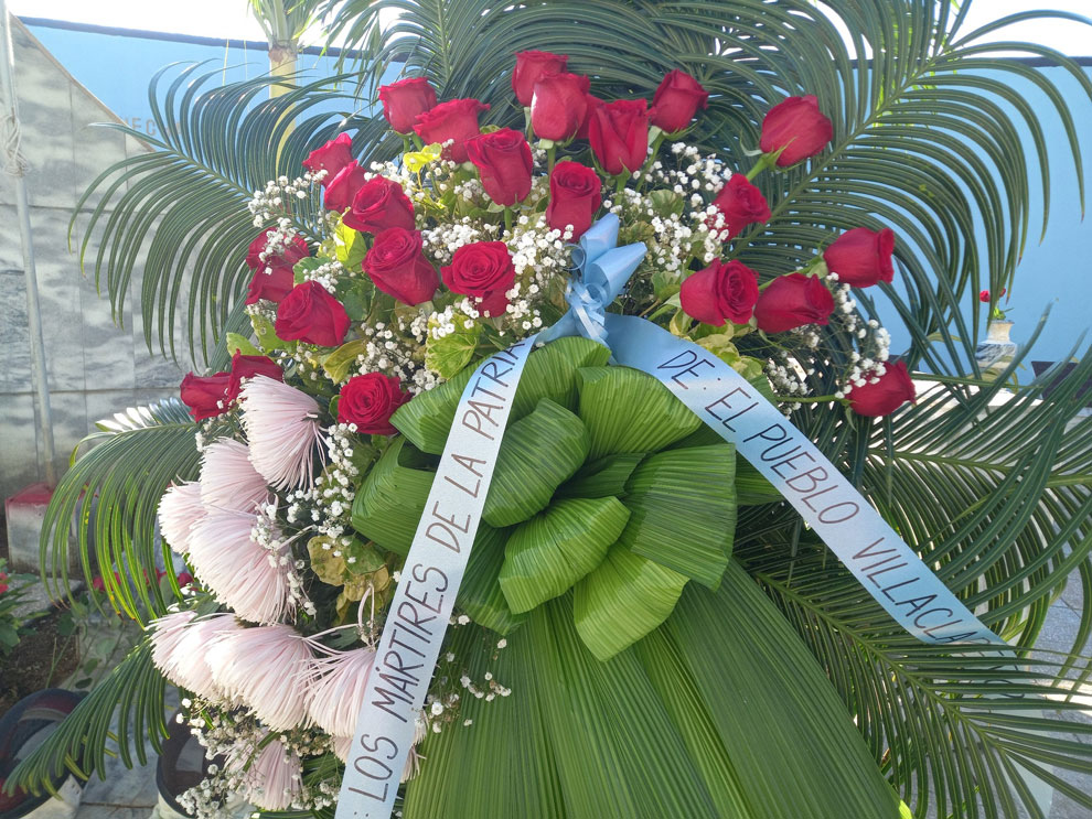Ofrenda floral del pueblo villaclareño a los mártires de Barbados.