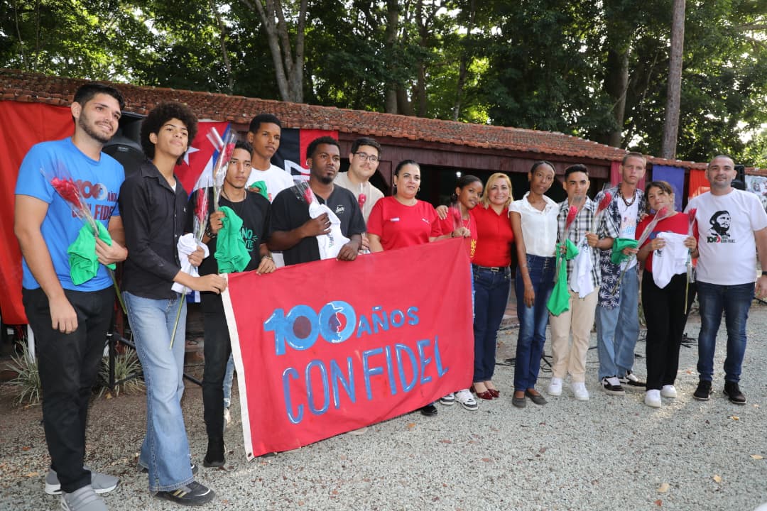 Jóvenes participantes en la acampada por el centenario de Fidel.