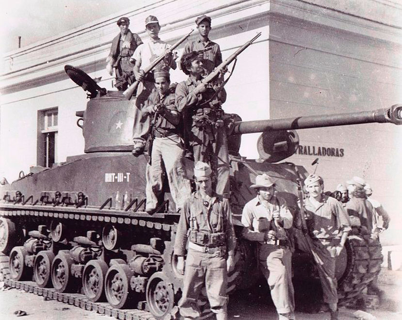 Combatientes del Ejército Rebelde durante la toma de Santa Clara.