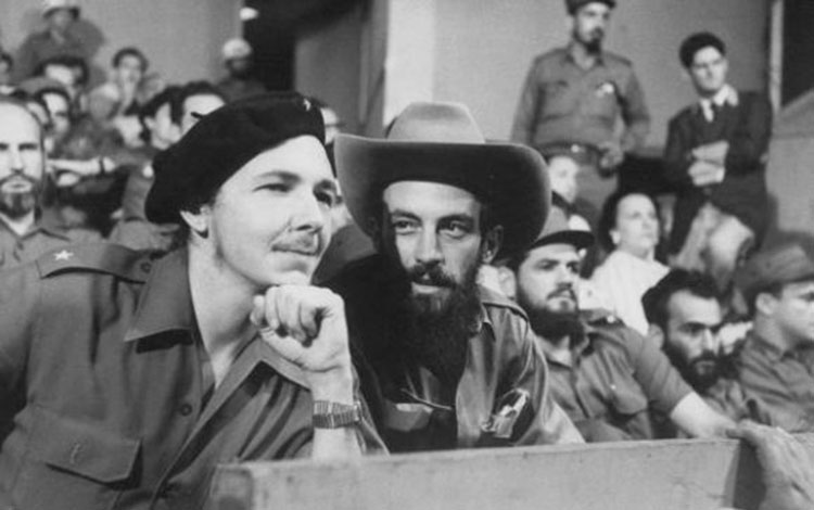 Camilo Cienfuegos Gorriarán y Raúl Castro Ruz.