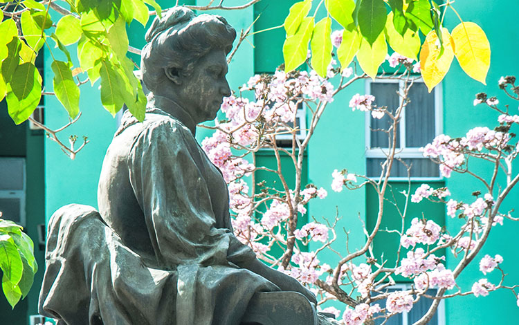 Estatua de Marta Abreu en el Parque Vidal de Santa Clara.