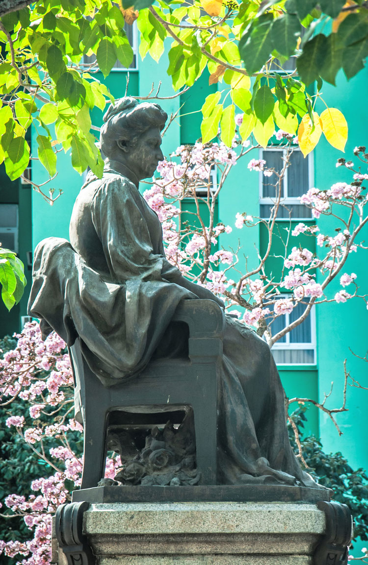 Estatua de Marta Abreu en el Parque Vidal de Santa Clara.