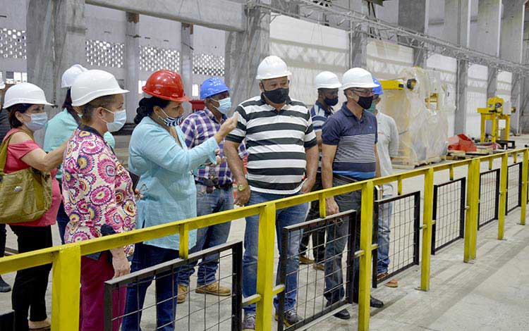 Primera secretaria del PCC en Villa Clara recorre instalaciones de Planta Mecánica. Primera secretaria del PCC en Villa Clara recorre instalaciones de Planta Mecánica.