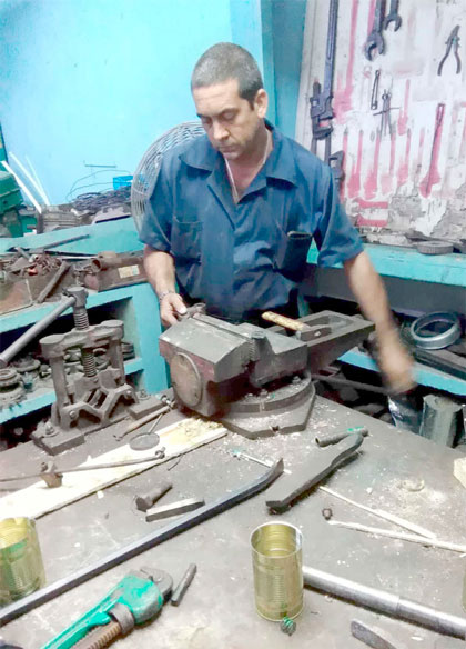 Michael González Faife, innovador de la fábrica de conservas Los Atrevidos. Michael González Faife, innovador de la fábrica de conservas Los Atrevidos.