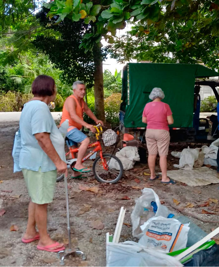 Compra de materia prima en barrio de Santa Clara.