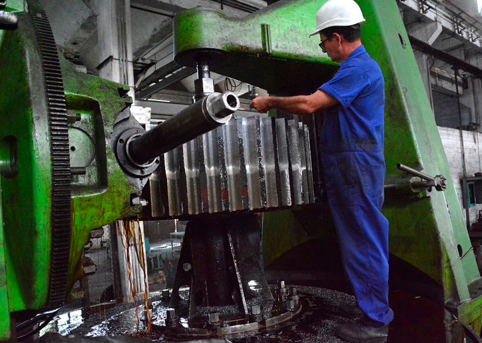 Planta Mecánica produce piezas para la industria azucarera.