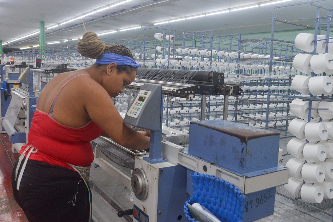  Lidmara López Peñate, fundadora del taller de gasas quirúrgicas.