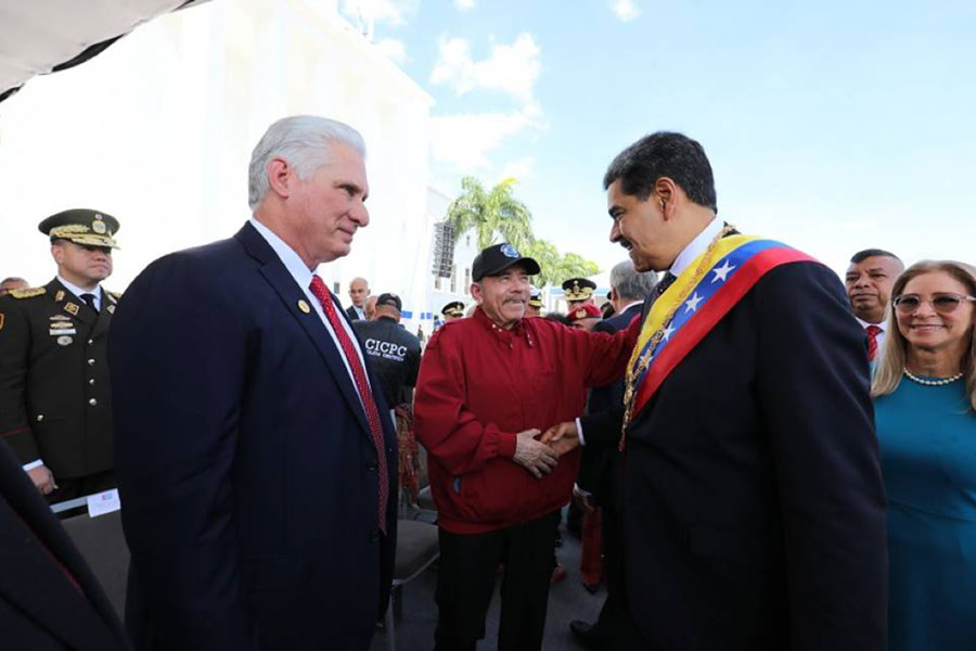 Presidente cubano, Miguel Díaz-Canel, y de Nicaragua, Daniel Ortega, junto a Nicolás Maduro, en el acto con las Fuerza Armada Nacional Bolivariana.