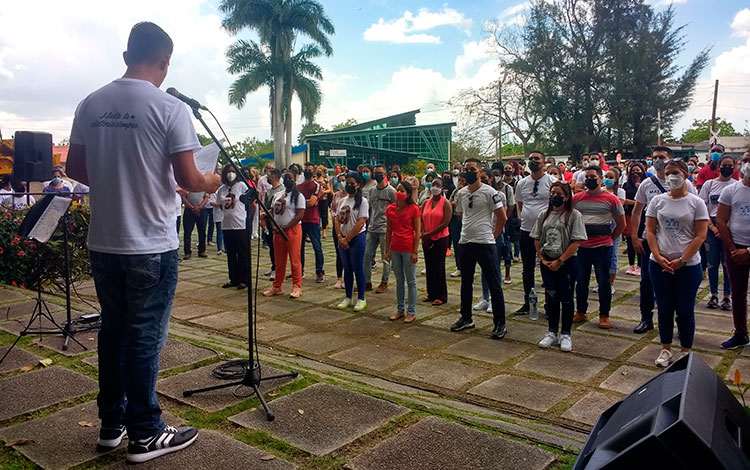 Jóvenes juristas de Cuba en visita al Sitio Museo Acción contra el Tren Blindado.
