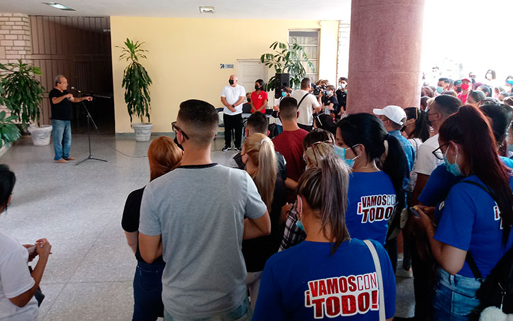 Jóvenes juristas de Cuba visitan la Universidad Central «Marta Abreu» de Las Villas.
