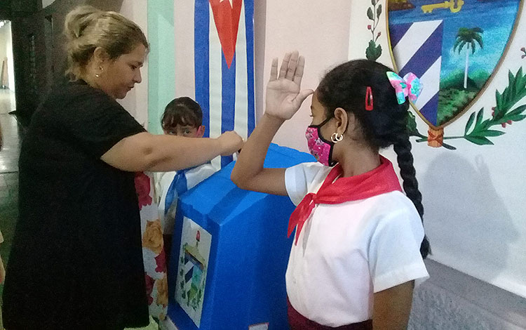 Colegio electoral en Placetas.