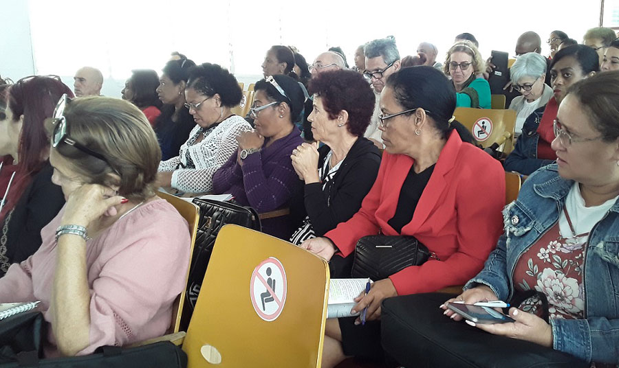 Participantes en la discusión del anteproyecto del Código de la Niñez, las Adolescencias y las Juventudes.