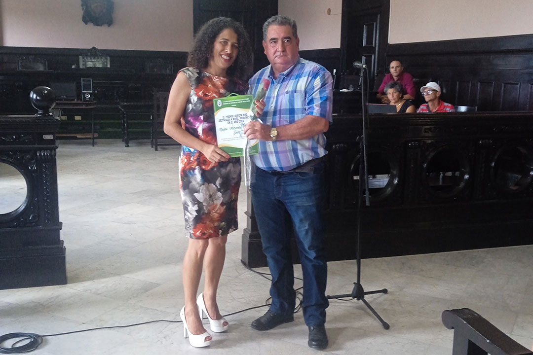 Nadia Mercedes Olivera Solís recibe la condición de Jurista más Destacada de la provincia de Villa Clara en 2024.