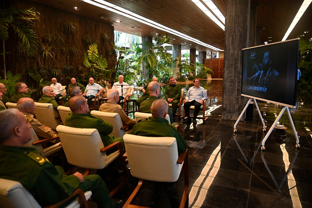 Encuentro del presidente cubano, Miguel Díaz-Canel, con combatientes veteranos y jóvenes.