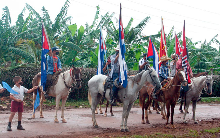 Una representación de la caballerí­a mambisa realizada en el acto provincial por el Dí­a del Campesino.