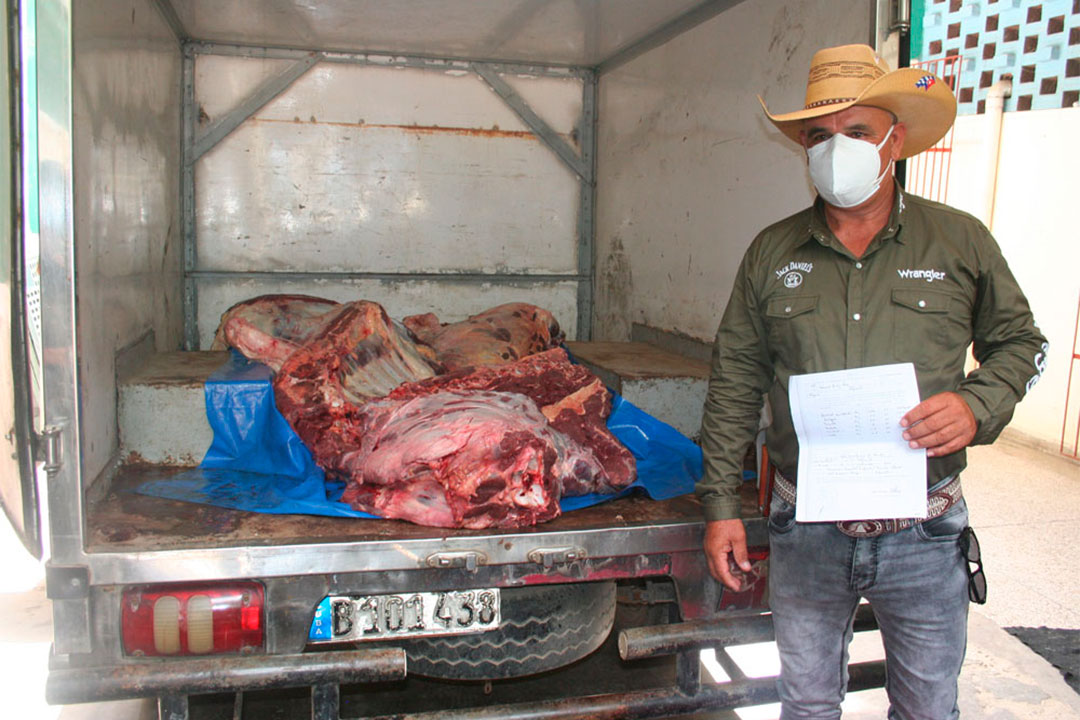 Donación de carne de res realizada por el campesino Odel Tápanes a la sala de Onco-hematología del hospital infantil de Villa Clara.