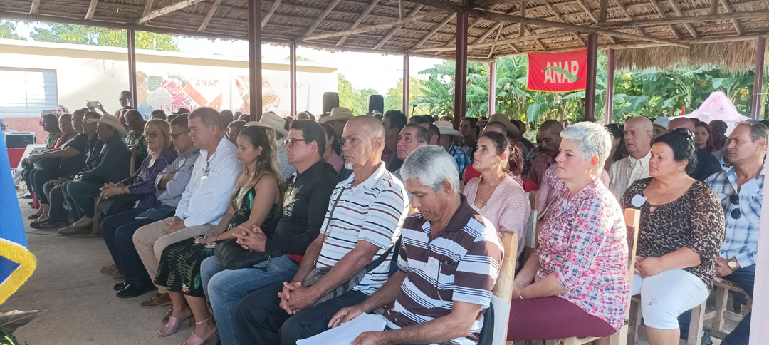 Delegados a la Asamblea de la ANAP en Corralillo.