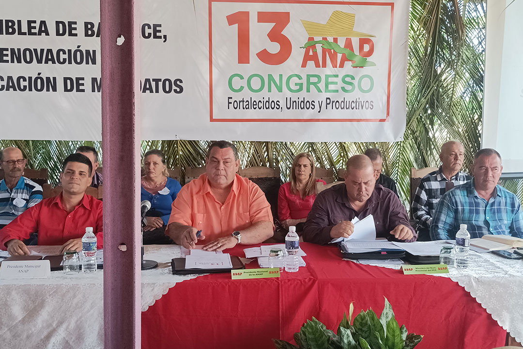 Félix Duarte Ortega, presidente nacional de la ANAP, preside la asamblea de la organización en Coralillo.