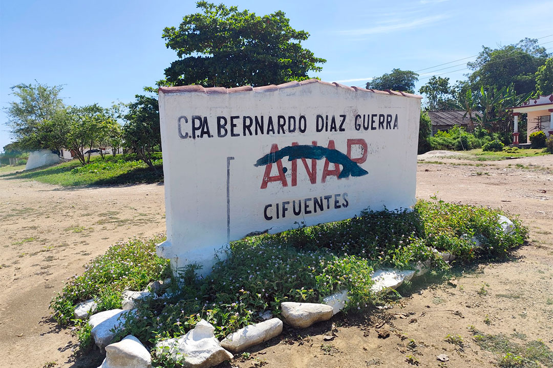 Cartel identificativo de la CPA Bernardo Díaz Guerra.