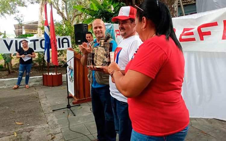 Entrega del Premio del Barrio al proyecto Efemérides.