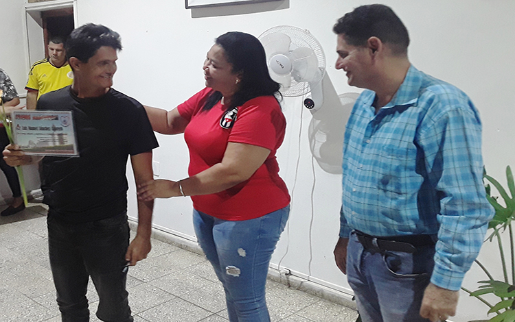 Coordinador de los CDR en Remedios recibe la condición de Vanguardia Provincial.