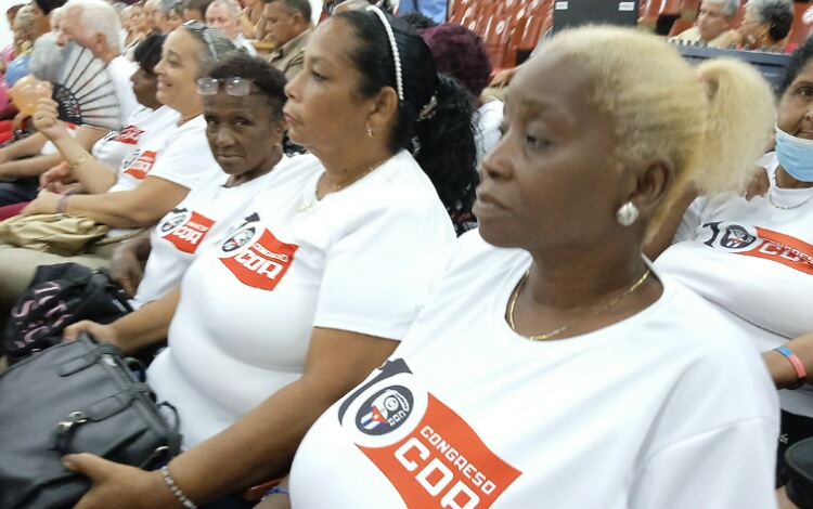 Cederistas participantes en al asamblea municipal de los CDR en Santa Clara.