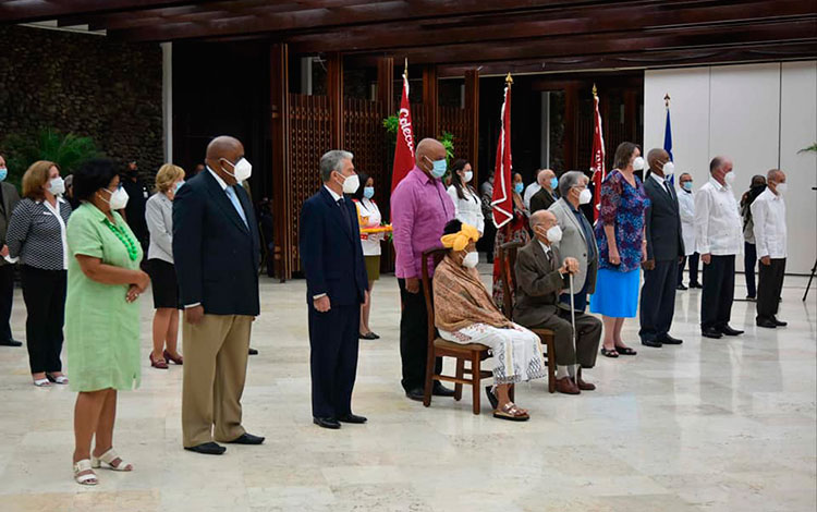 Héroes y Heroí­nas del Trabajo de la República de Cuba.