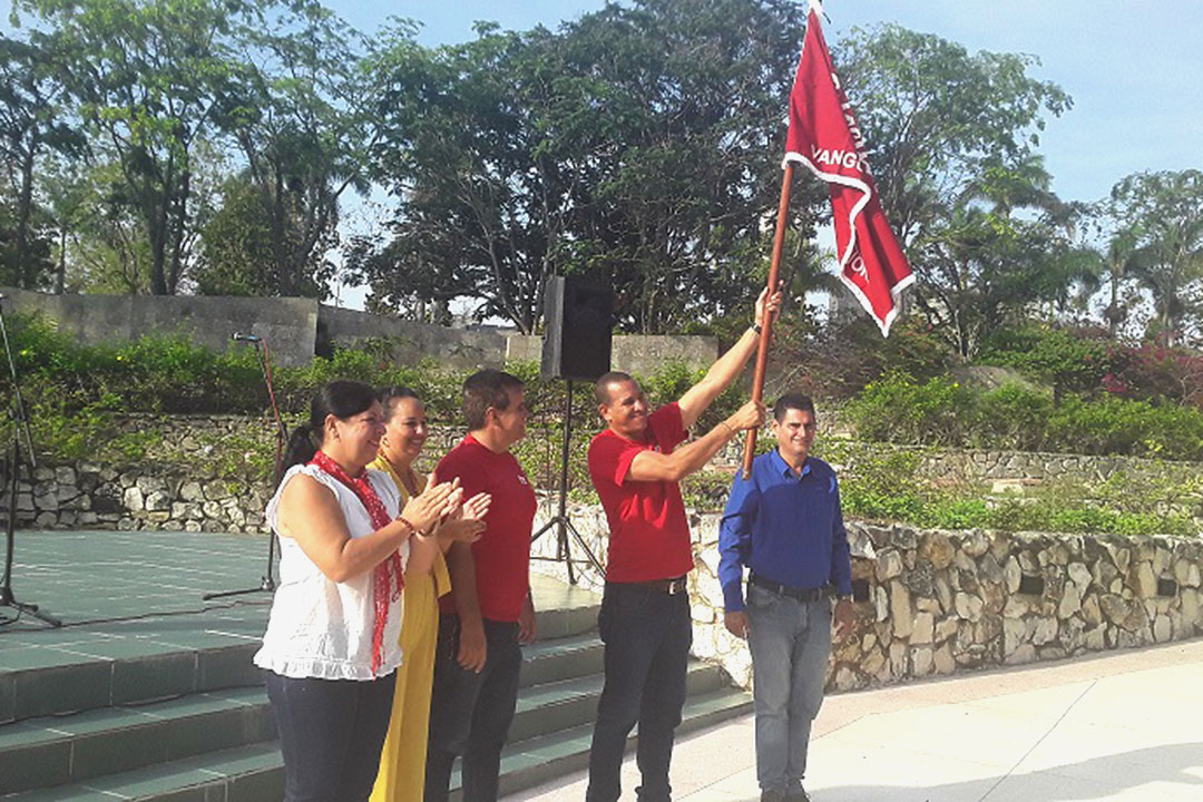 Entrega de la bandera de Vanguardia Nacional al CEDAI de Villa Clara.