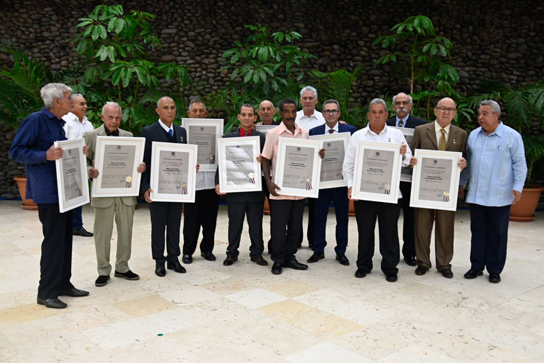 Héroes del Trabajo de la República de Cuba condecorados el 28 de abril.